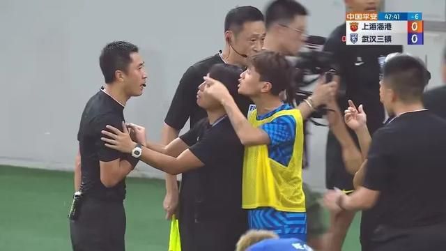 五月天开唱引爆蓝色海洋 刘德华客串称末日来临 2013-05-05 5月4日，五月天“诺亚方舟明日重生版世界演唱会”引爆香港，演唱会现场歌迷爆满，化成一片蓝海。