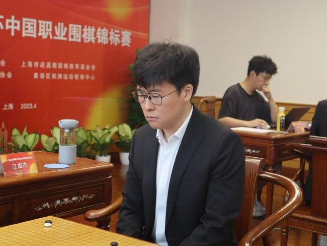 堪称“速度与激情”系列的延续，沙漠赛车的元素前所未见，多位国际专业车模香艳出镜，剧情波澜迭 上一页12345.《周四推理俱乐部》放映会 皮尔斯、海伦、本现身_海外_ 消息 首页 新闻 视频 大片 影库 CCTV6 VIP影院 搜索 电影 星闻 独家 更多 专题 图片 视频 滚动 首页 新闻 大片 影库 CCTV6 VIP影院 客户端 电影网>新闻>明星资讯 《周四推理俱乐部》放映会 皮尔斯、海伦、本现身 时间：2025.08.15 ： 作者：迪莫 ： 共10张 当地时间8月14日，美国纽约，皮尔斯·布鲁斯南、海伦·米伦和本·金斯利出席Netflix电影《周四推理俱乐部》（The Thursday Murder Club）在广场酒店举行的纽约放映会，布鲁斯南的儿子迪伦·布鲁斯南也到场助力。