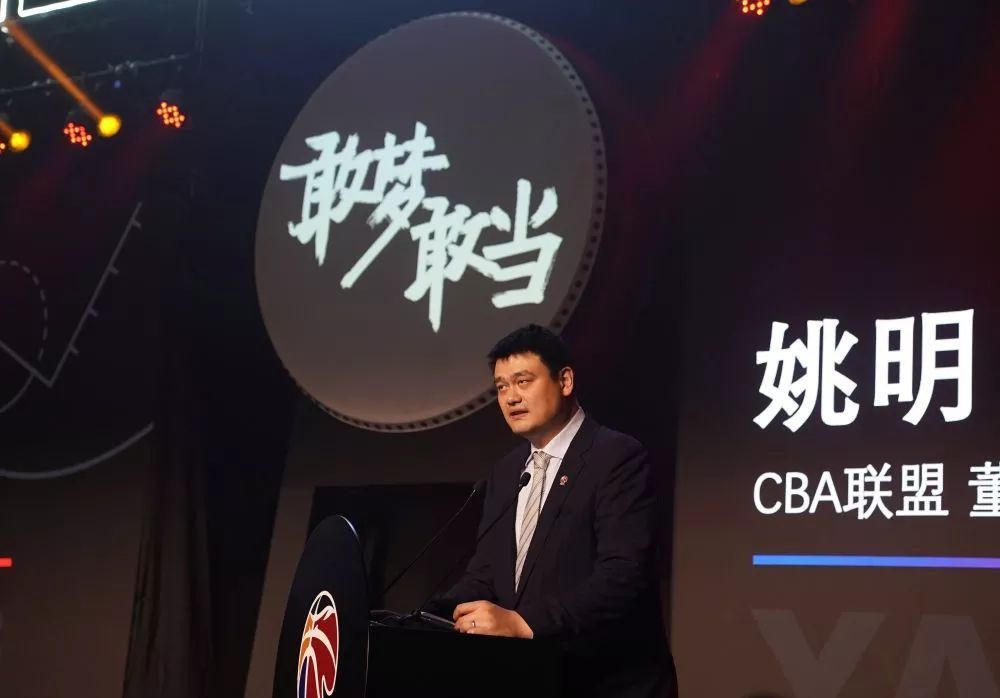 这感觉就像是一个高潮的汇聚点，第二部和第三部电影共同构成了一个宏大的故事，而本片正是这个故事的终结。