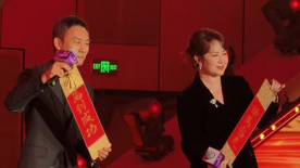 甜茶出街买咖啡 私服穿搭阳光帅气 2020-10-23 当地时间10月23日，美国